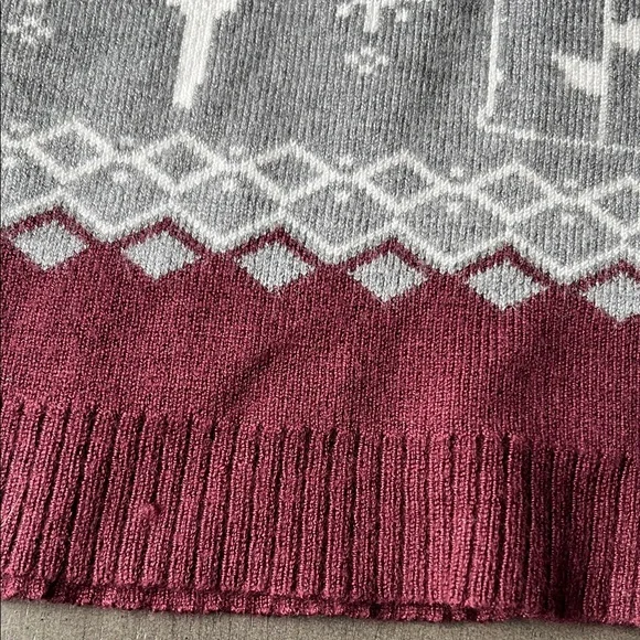 Torrid Gray and Burgundy Off-the-Shoulder Sweater flaws New Size 2X Disney Belle - Picture 7 of 13